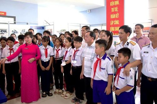 Triển lãm 'Hải quân nhân dân Việt Nam anh hùng - 70 năm hành trình giữ biển'