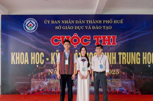 2 học sinh miền núi giành nhất tỉnh với đề tài khoa học về phân bón