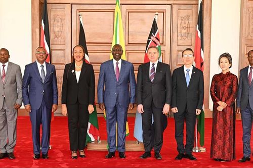 Đại sứ Vũ Thanh Huyền trình Thư ủy nhiệm lên Tổng thống Cộng hòa Kenya
