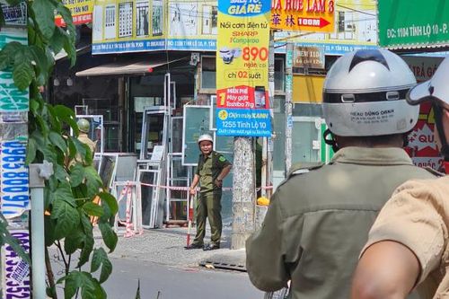 Hai anh em cầm dao rượt đuổi nhau, em tử vong, anh trai tự sát