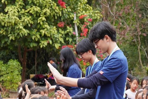 Giáo dục thế hệ trẻ văn hóa sẻ chia, tình nghĩa đồng bào