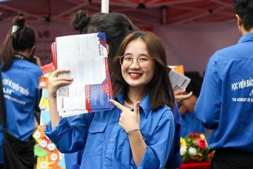 Tuyển sinh đại học năm 2025: Báo chí có mất ngôi đầu bảng?