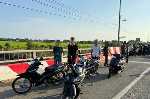 Ngăn chặn 40 thanh niên mang hung khí tự chế hẹn hỗn chiến giữa đêm