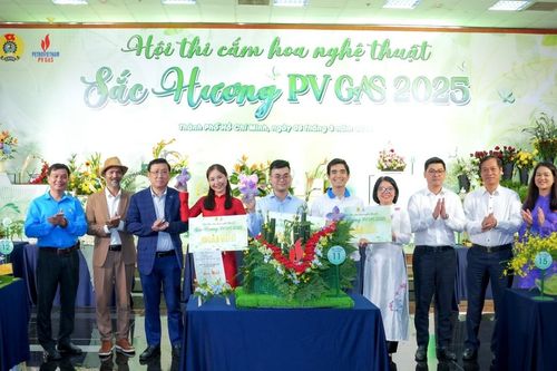 'Sắc hương PV GAS 2025' – Niềm hạnh phúc rực rỡ màu hoa