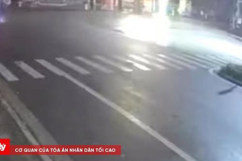 Xe máy đâm vào tường rào khiến 2 người tử vong tại chỗ