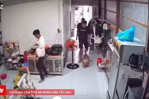 Diễn biến mới vụ cô gái bị đánh bất ngờ khi đang nấu ăn