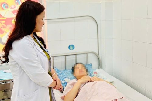 Không có tiền khám định kỳ, sản phụ ở TPHCM 'đẻ rơi' con thứ 4 tại nhà