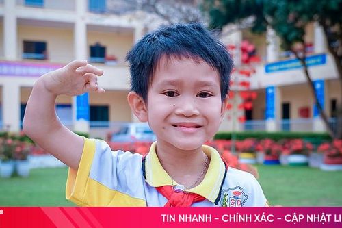 Cậu học sinh bị bệnh tim bẩm sinh và ước mơ trở thành ca sỹ