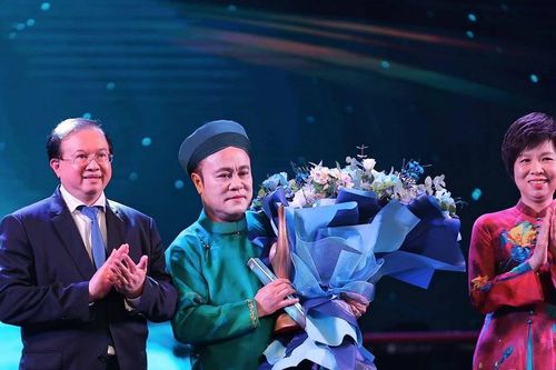 Những hình ảnh ấn tượng tại Lễ trao Giải Cống hiến lần thứ 19