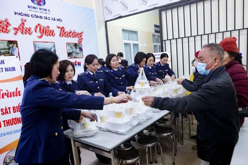 Những suất cơm thắm đượm tình quân dân của các nữ Cảnh sát biển