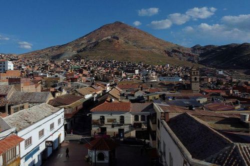 Cuộc sống của những người thợ mỏ bên trong ngọn núi 'ăn thịt người' ở Bolivia