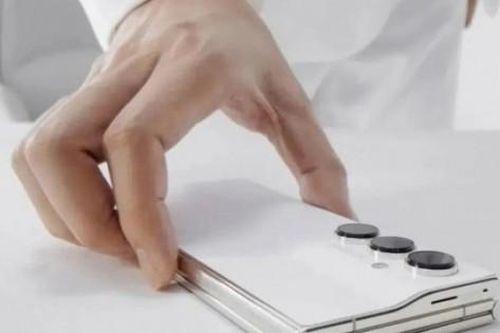 Đây là smartphone màn hình gập 3 đối đầu với điện thoại Samsung