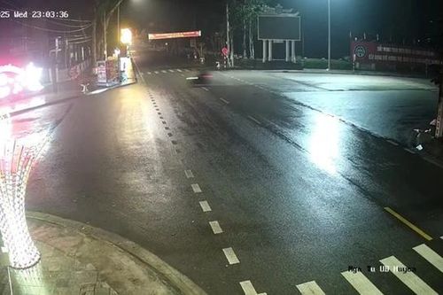 Nam thanh niên lái xe kẹp 3 tông thẳng tường rào, 2 người tử vong