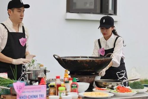 Phụ nữ Cảnh sát cơ động thi 'Bữa cơm gia đình ngày chủ nhật'