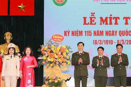 Hội Phụ nữ Học viện An ninh nhân dân tuyên dương điển hình tiên tiến và trao giải cuộc thi Viết-Vẽ
