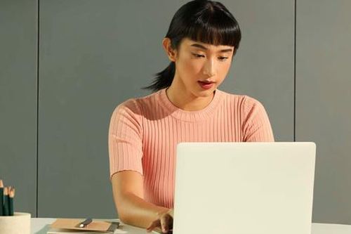 Phụ nữ châu Á ngày càng tự tin về tài chính nhưng vẫn đối mặt thách thức