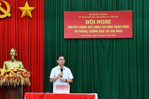 Truyền thông 'Xây dựng gia đình hạnh phúc và phòng, chống bạo lực gia đình' cho bộ đội Hải quân
