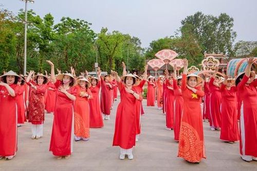 Gần 1.000 cán bộ, hội viên phụ nữ Huế tham gia chương trình 'Khúc Xuân ca tự hào'
