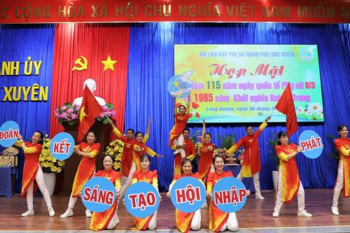 Hội Liên hiệp Phụ nữ TP. Long Xuyên họp mặt 8/3