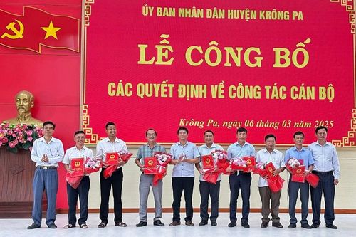 Krông Pa công bố các quyết định về công tác cán bộ