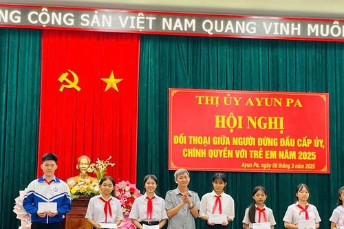 Ayun Pa: Đối thoại giữa người đứng đầu cấp ủy, chính quyền với trẻ em năm 2025
