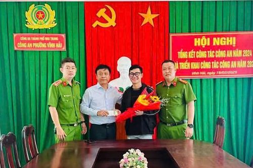Đề nghị khen thưởng nam thanh niên nhặt được gần 10 triệu đồng trả lại người đánh mất