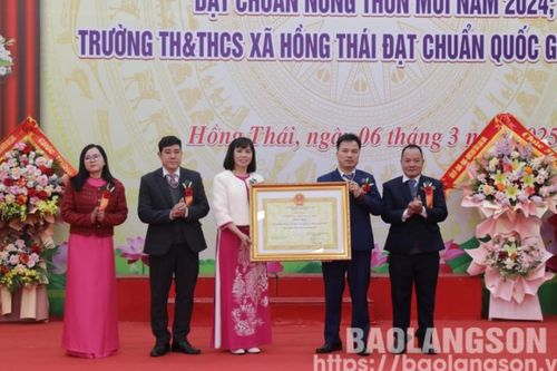 Xã Hồng Thái, huyện Văn Lãng đón bằng công nhận đạt chuẩn nông thôn mới
