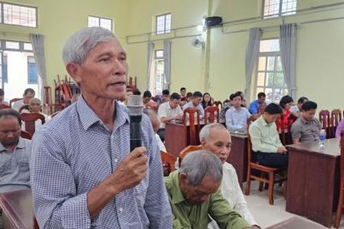 Lãnh đạo huyện Đam Rông lắng nghe hiến kế về bảo tồn và phát huy giá trị văn hóa truyền thống các dân tộc thiểu số