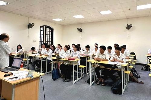 Kiểm tra công tác dạy học, ôn tập thi tốt nghiệp THPT ở khối giáo dục thường xuyên