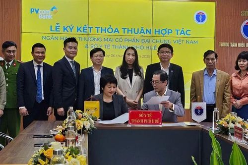 Ký kết triển khai Kiosk y tế thông minh