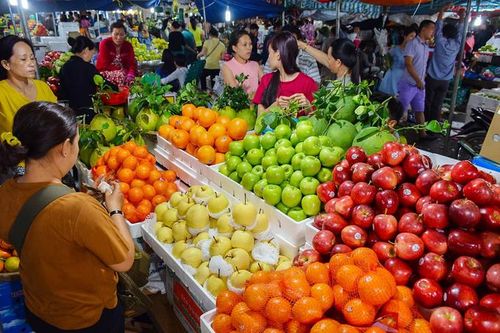 Rau củ và trái cây giảm giá mạnh