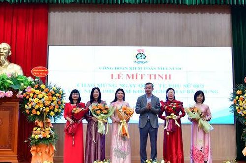 Mít tinh kỷ niệm Ngày Quốc tế Phụ nữ 8/3