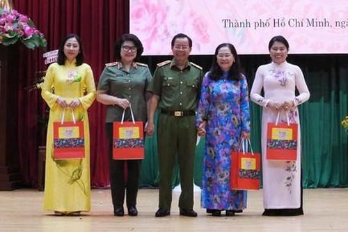 Công an TPHCM: Sự cống hiến, hy sinh của nữ CBCS rất đáng trân trọng