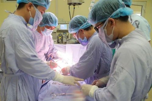 Người mẹ trẻ chiến đấu với ung thư để sinh con