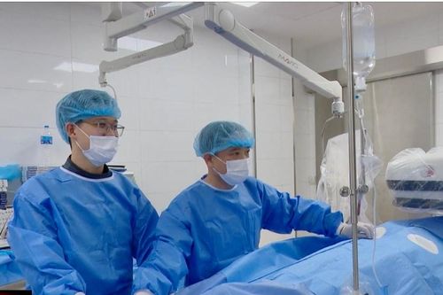 Cấp cứu thành công bé 12 tuổi bị đột quỵ não