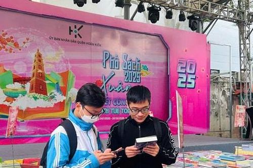 Mở hội sách '19 năm cùng con khôn lớn'