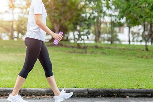 Lý do đi bộ thường xuyên giúp kéo dài tuổi thọ