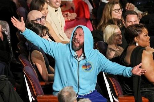 Sự thật về bộ trang phục không giống ai của Adam Sandler tại đêm Oscar 2025