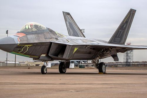 'Chim ăn thịt' F-22 Raptor Mỹ xuất hiện chắp vá sau sự cố sập càng
