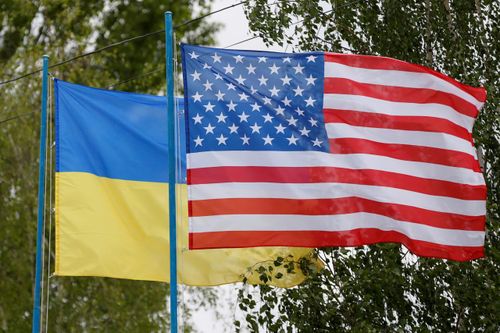 Ông Trump dự định tước tư cách pháp nhân của 240.000 người Ukraine