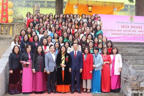 Tôn vinh giá trị phụ nữ hiện đại 'Giỏi việc nước, đảm việc nhà'