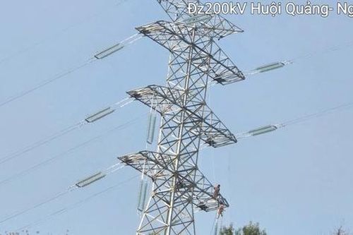 Tập trung nguồn lực, đẩy nhanh tiến độ dự án đường dây 220kV Huội Quảng – Nghĩa Lộ - Việt Trì