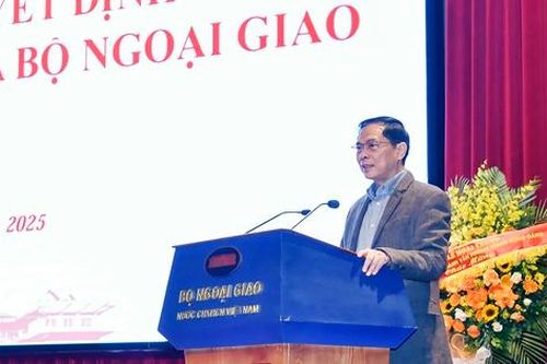 Bộ Ngoại giao công bố quyết định tiếp nhận công chức của Ban Đối ngoại Trung ương