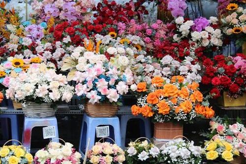 Sôi động thị trường hoa, quà tặng ngày 8/3