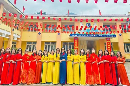Quảng Bình: Phụ nữ miền biên viễn Trường Sơn duyên dáng trong tà áo dài