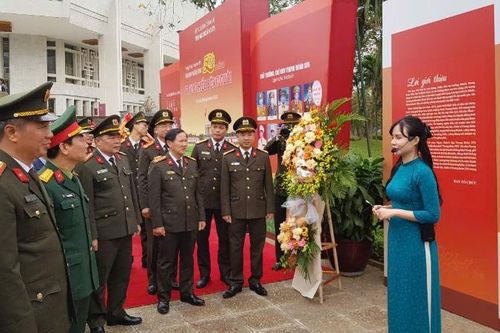 Khai mạc Trưng bày chuyên đề 'Trung đoàn 375 - 50 năm trung hiếu bên Người'