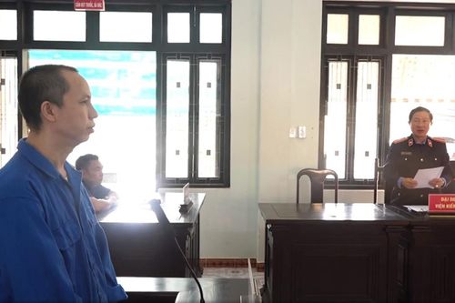 'Bán đứng' cả người thân