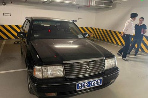 Mục sở thị Toyota Crown 'bộ trưởng biển xanh' từ 462 triệu đồng