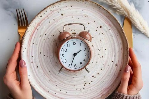 Phụ nữ sau tuổi 40 nhịn ăn gián đoạn có an toàn không?
