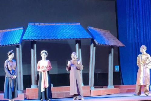 Vở kịch 'Nữ sĩ Hồ Xuân Hương': Khi văn học và sân khấu hòa quyện ở giảng đường
